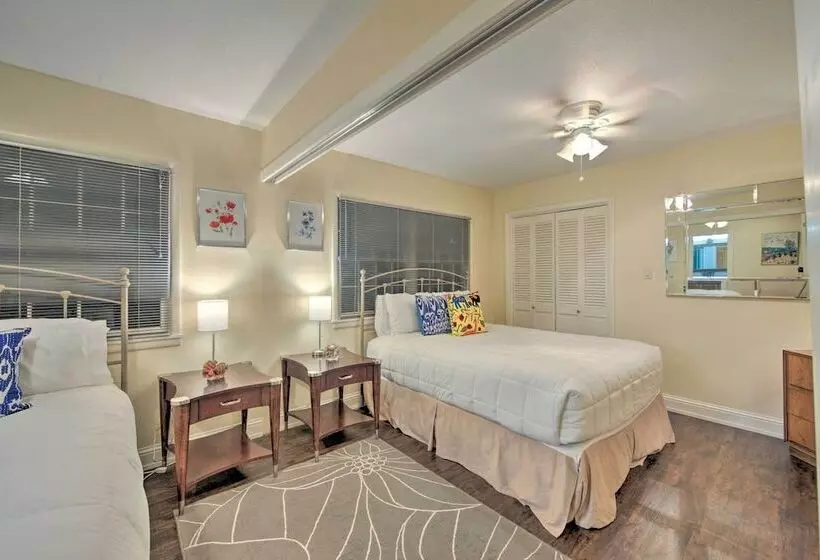 Malakoff Lakefront Home: Golf Course On Site!