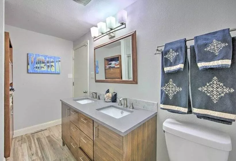 Malakoff Lakefront Home: Golf Course On Site!