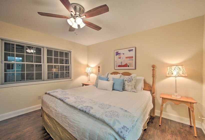 Malakoff Lakefront Home: Golf Course On Site!