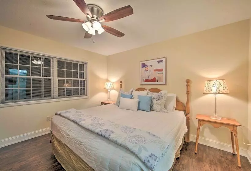 Malakoff Lakefront Home: Golf Course On Site!