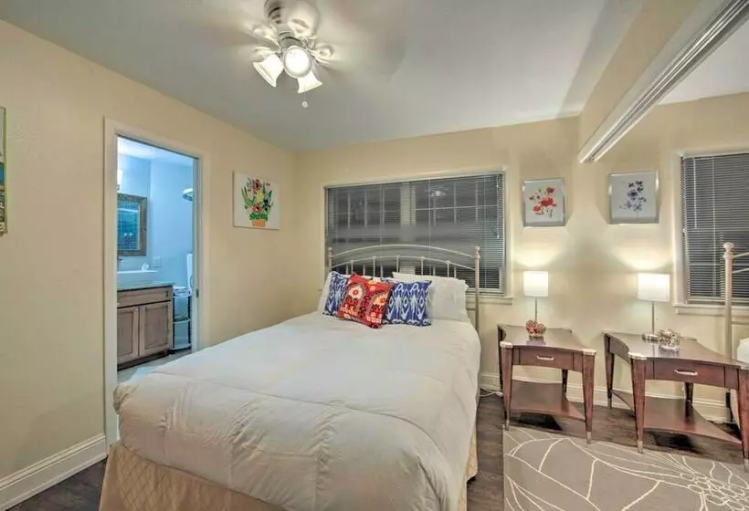 Malakoff Lakefront Home: Golf Course On Site!