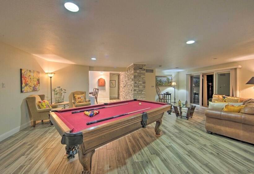 Malakoff Lakefront Home: Golf Course On Site!