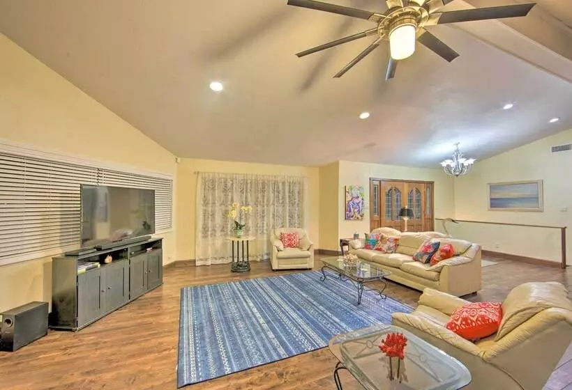 Malakoff Lakefront Home: Golf Course On Site!