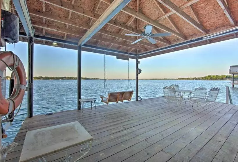 Malakoff Lakefront Home: Golf Course On Site!