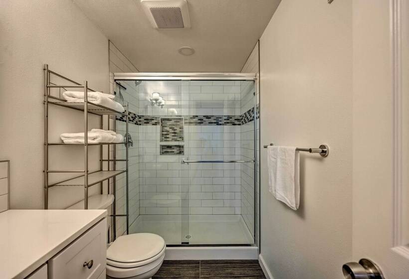 3 Mi To Olde Town Arvada: Modern Duplex W/ Patio!