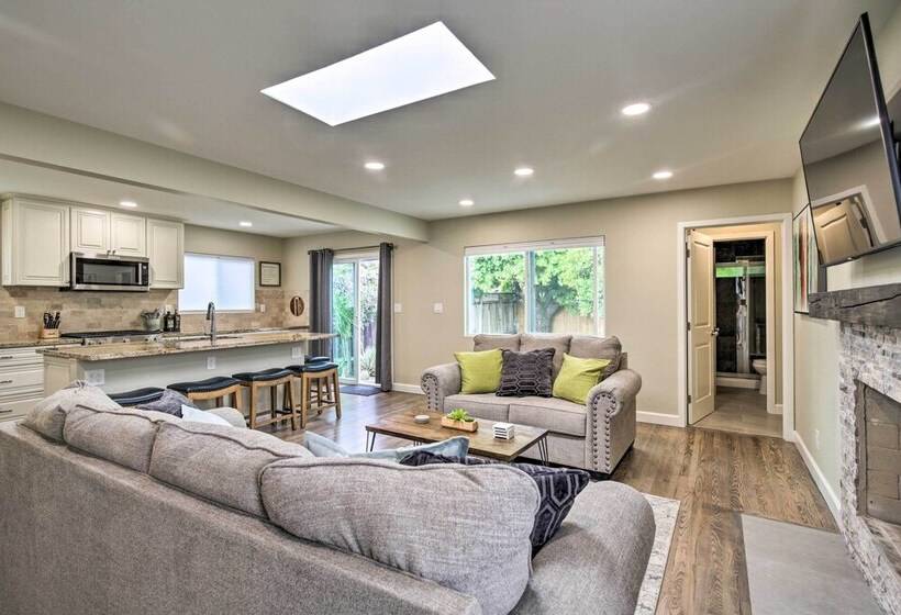 Coastal Carlsbad Home: 1 Mi To Beach & Downtown