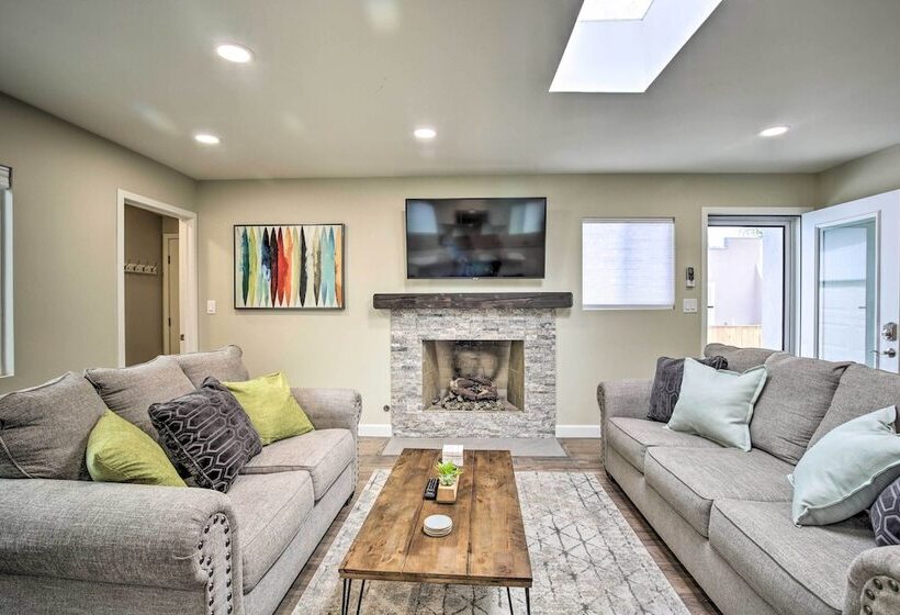 Coastal Carlsbad Home: 1 Mi To Beach & Downtown