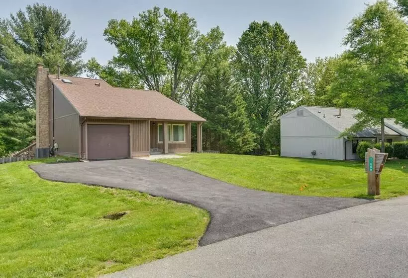 Modern North Potomac Home W/ Furnished Deck!