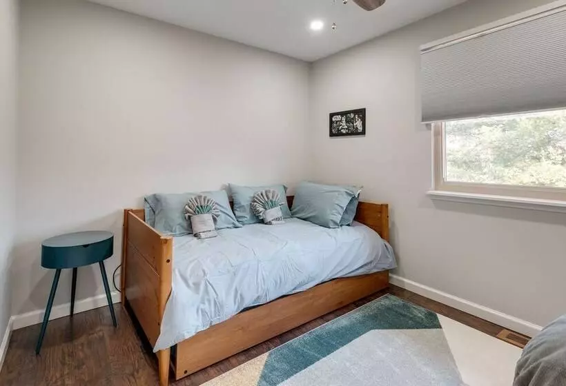 Modern North Potomac Home W/ Furnished Deck!