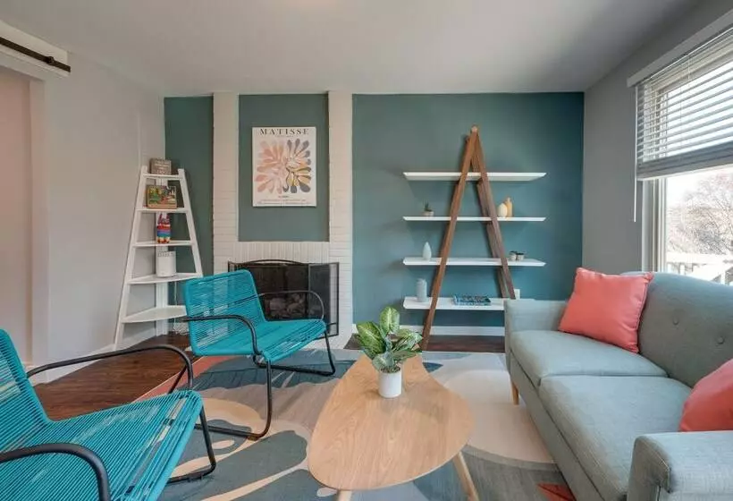 Modern North Potomac Home W/ Furnished Deck!