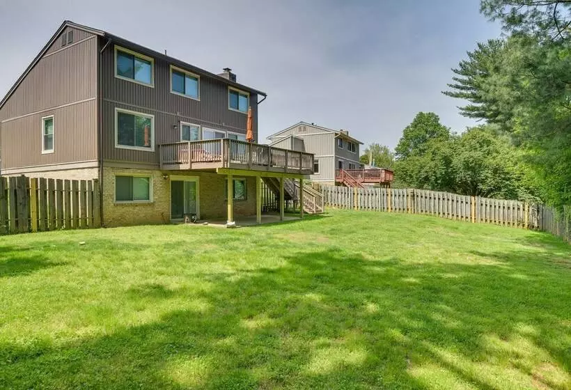 Modern North Potomac Home W/ Furnished Deck!