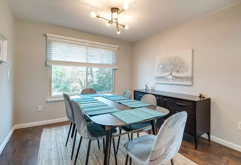 Modern North Potomac Home W/ Furnished Deck!