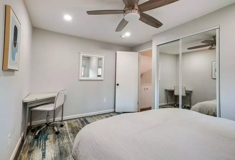 Modern North Potomac Home W/ Furnished Deck!