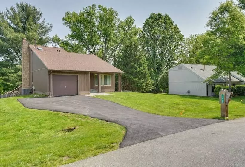 Modern North Potomac Home W/ Furnished Deck!