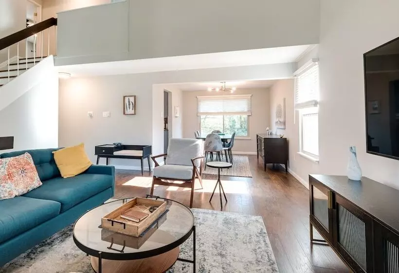 Modern North Potomac Home W/ Furnished Deck!