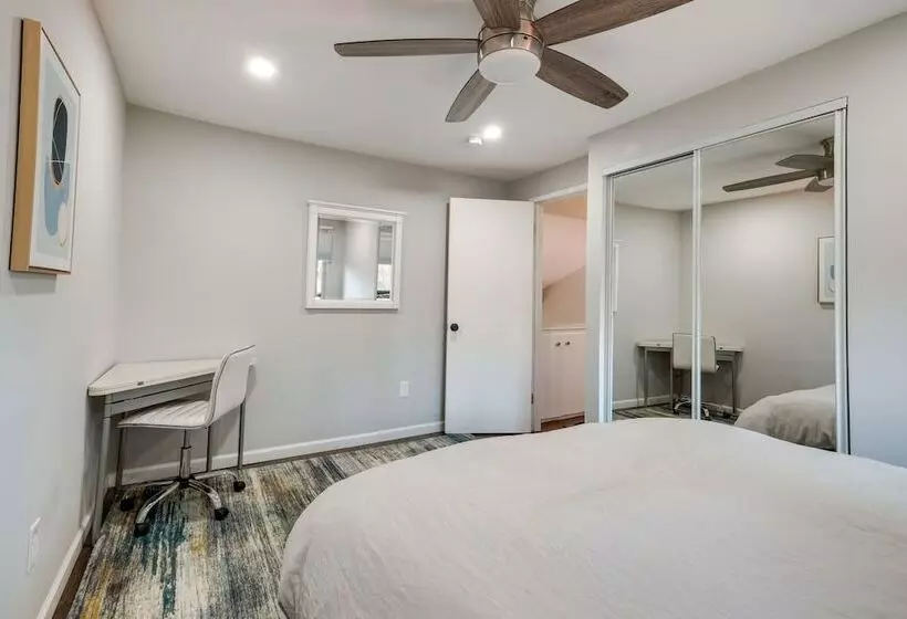 Modern North Potomac Home W/ Furnished Deck!