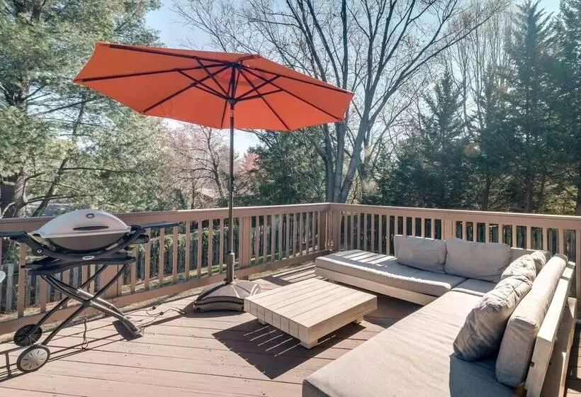 Modern North Potomac Home W/ Furnished Deck!