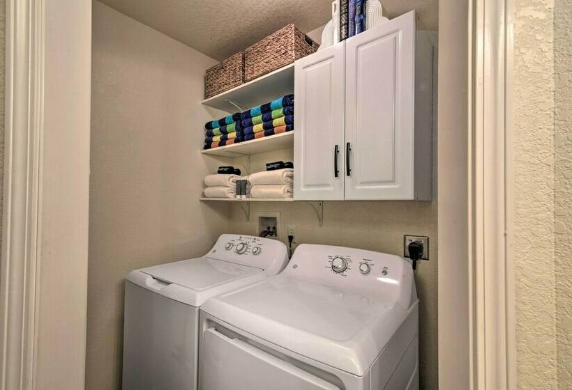 Modern Oasis W/ Grill And Deck Walk To Beach!