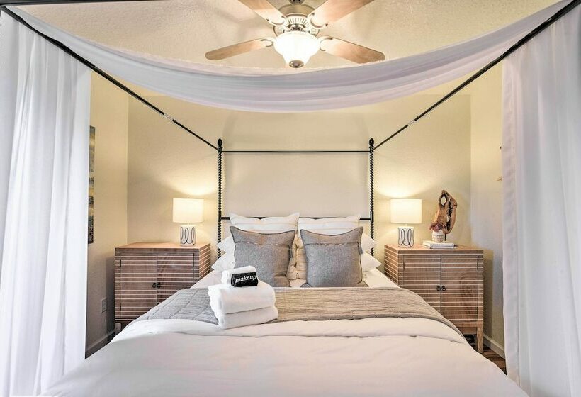 Modern Oasis W/ Grill And Deck Walk To Beach!