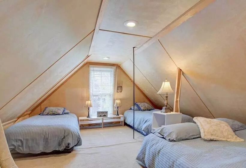 Historic Breck Cabin W/ Hot Tub: Walk To Main St!