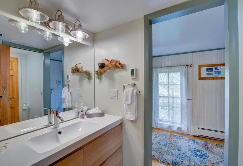 Historic Breck Cabin W/ Hot Tub: Walk To Main St!