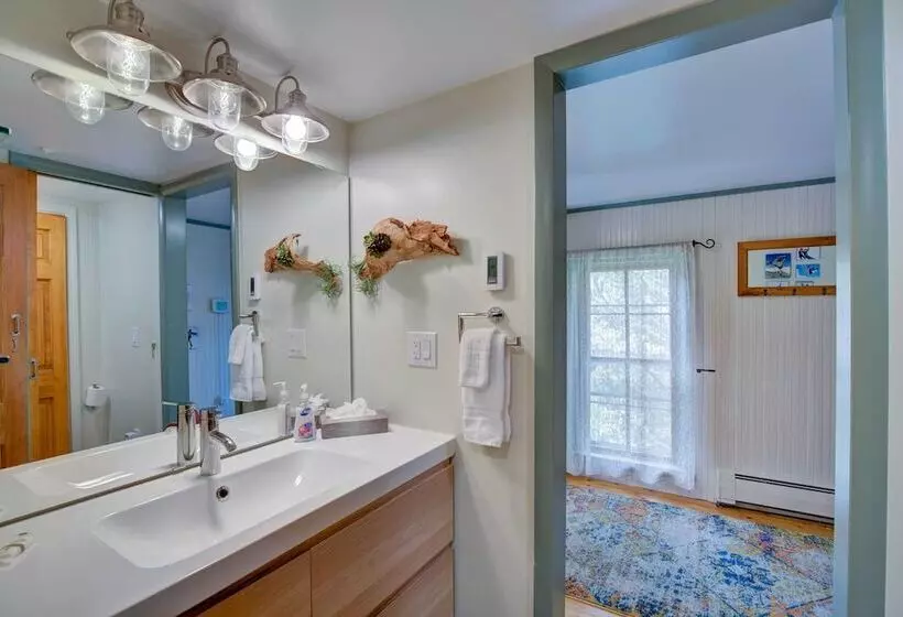 Historic Breck Cabin W/ Hot Tub: Walk To Main St!