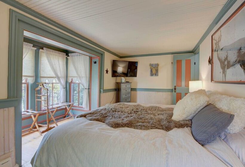 Historic Breck Cabin W/ Hot Tub: Walk To Main St!