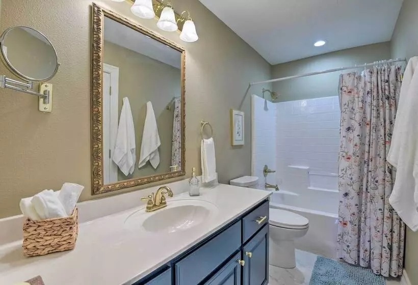 On Working Cattle Ranch W/ Patio: Bellevue Home!