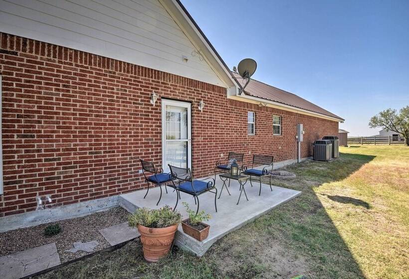 On Working Cattle Ranch W/ Patio: Bellevue Home!