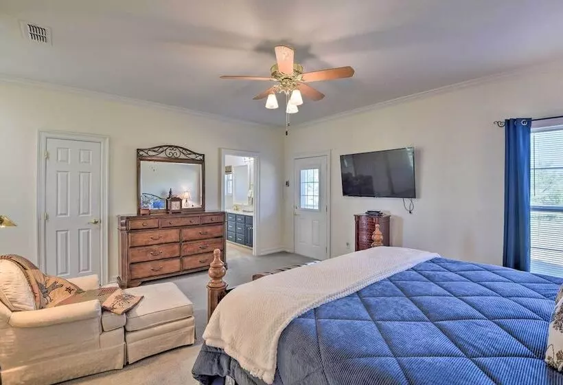 On Working Cattle Ranch W/ Patio: Bellevue Home!