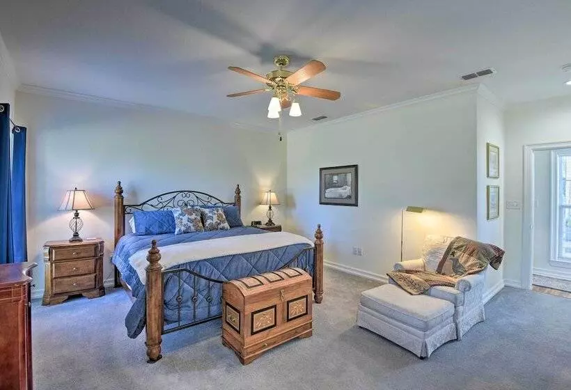 On Working Cattle Ranch W/ Patio: Bellevue Home!