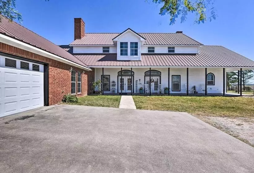 On Working Cattle Ranch W/ Patio: Bellevue Home!