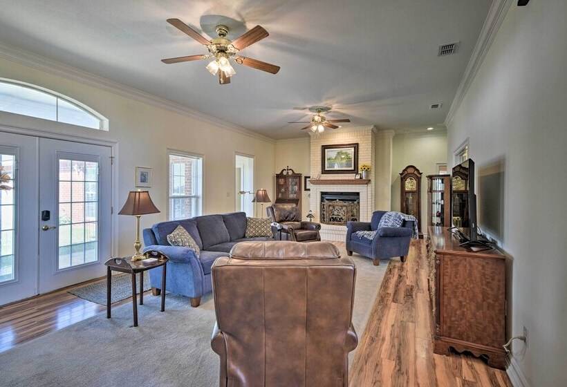 On Working Cattle Ranch W/ Patio: Bellevue Home!