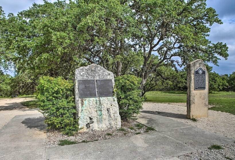 Pet Friendly Canyon Lake Studio: Fish, Boat, Relax