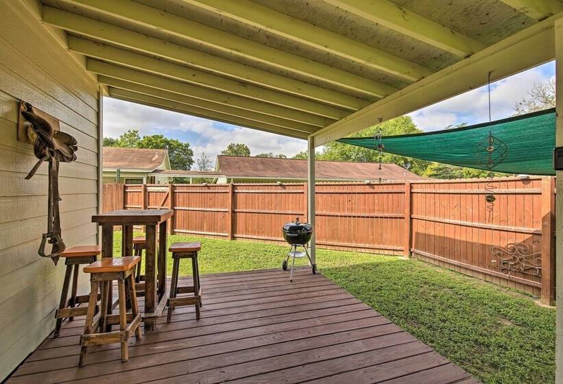 Pet Friendly Canyon Lake Studio: Fish, Boat, Relax