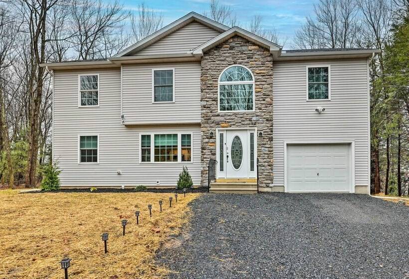 3 Mi To Kalahari: Pocono Summit Home W/ Game Room!