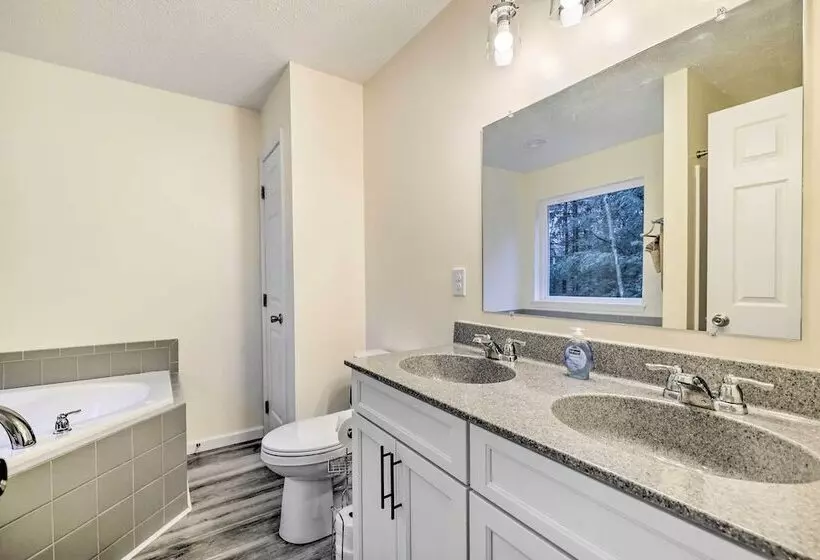 3 Mi To Kalahari: Pocono Summit Home W/ Game Room!