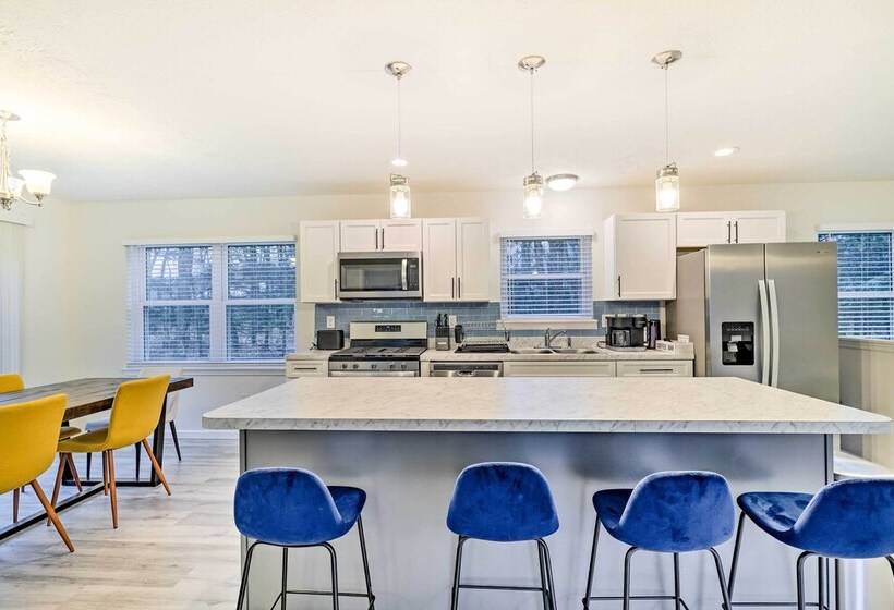 3 Mi To Kalahari: Pocono Summit Home W/ Game Room!