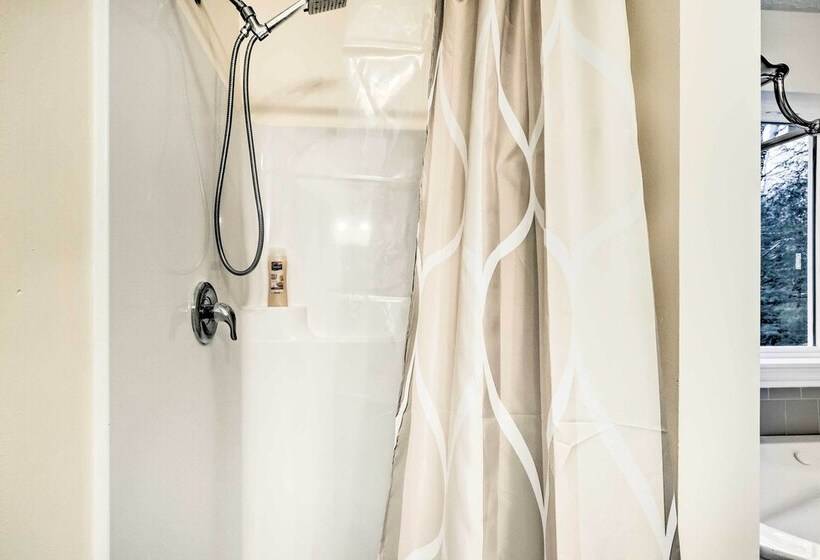 3 Mi To Kalahari: Pocono Summit Home W/ Game Room!