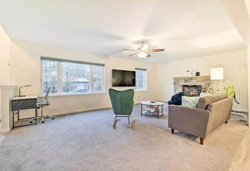 3 Mi To Kalahari: Pocono Summit Home W/ Game Room!