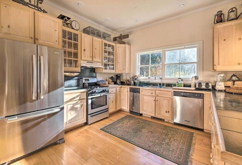 Private Home W/ Hot Tub Near Jay Peak Slopes