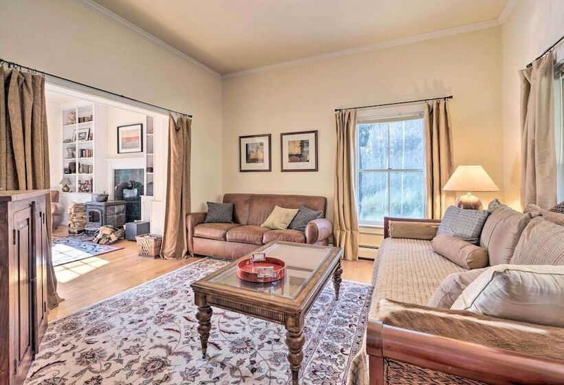 Private Home W/ Hot Tub Near Jay Peak Slopes