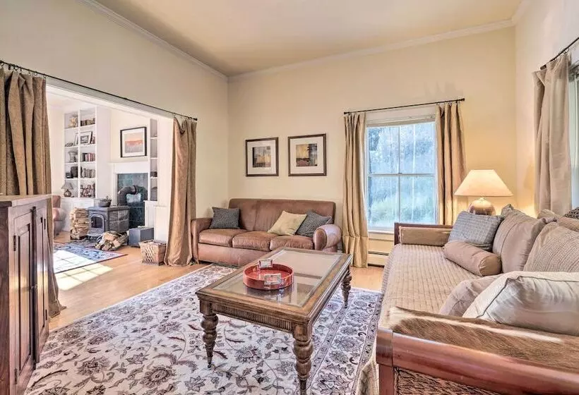 Private Home W/ Hot Tub Near Jay Peak Slopes