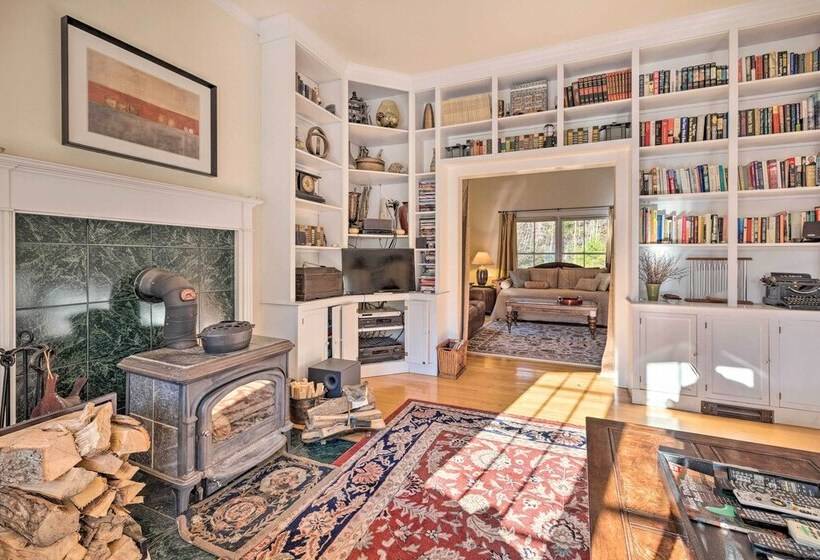 Private Home W/ Hot Tub Near Jay Peak Slopes