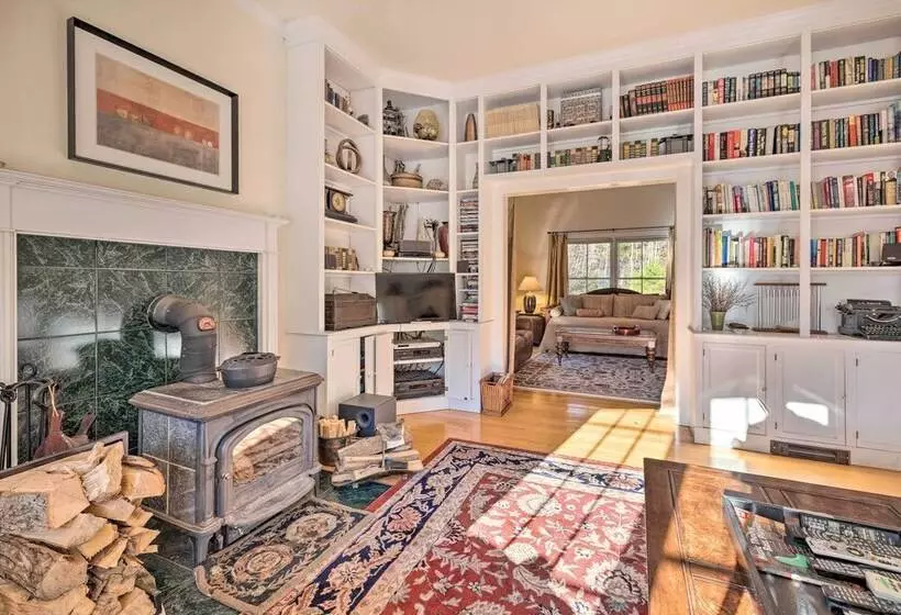 Private Home W/ Hot Tub Near Jay Peak Slopes