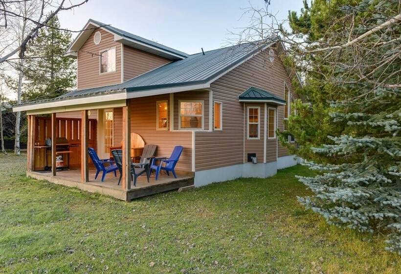 Quiet Island Park Family Home Near Yellowstone!