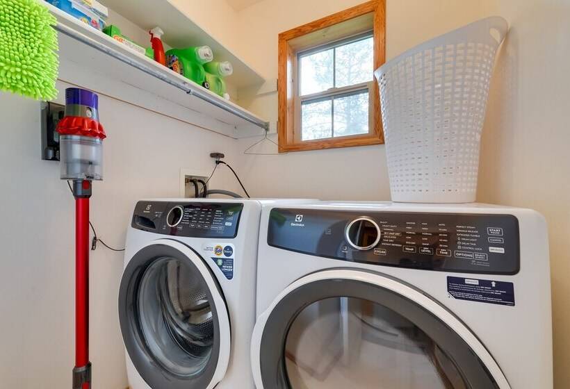 Quiet Island Park Family Home Near Yellowstone!