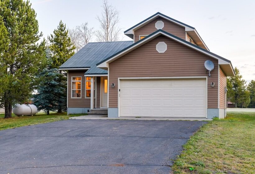 Quiet Island Park Family Home Near Yellowstone!