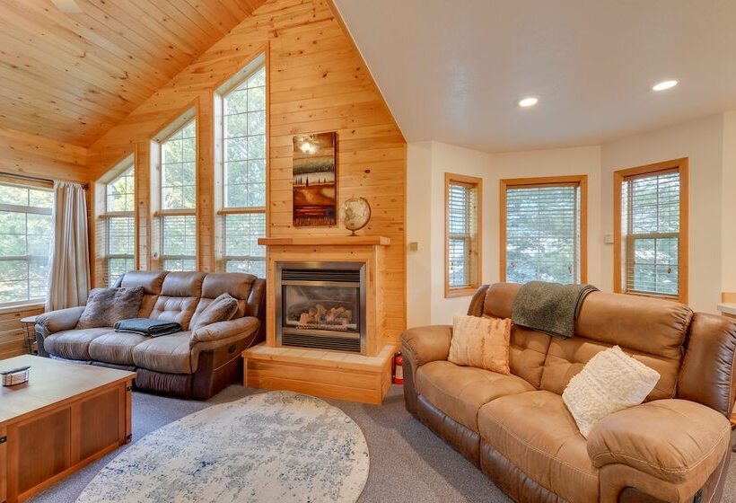 Quiet Island Park Family Home Near Yellowstone!