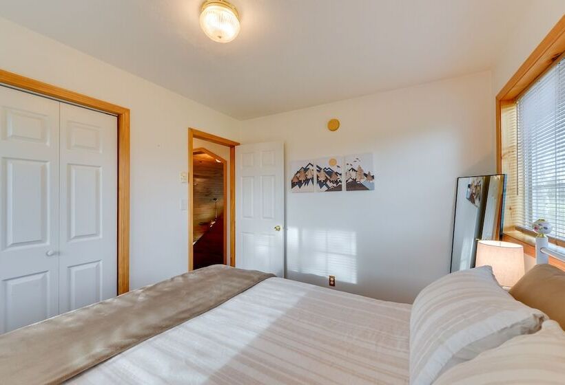 Quiet Island Park Family Home Near Yellowstone!